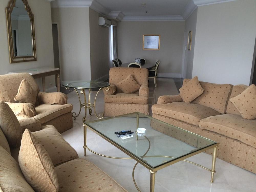 Batavia Hotel & Serviced Apartments Jakarta Exterior foto