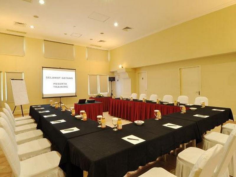 Batavia Hotel & Serviced Apartments Jakarta Exterior foto