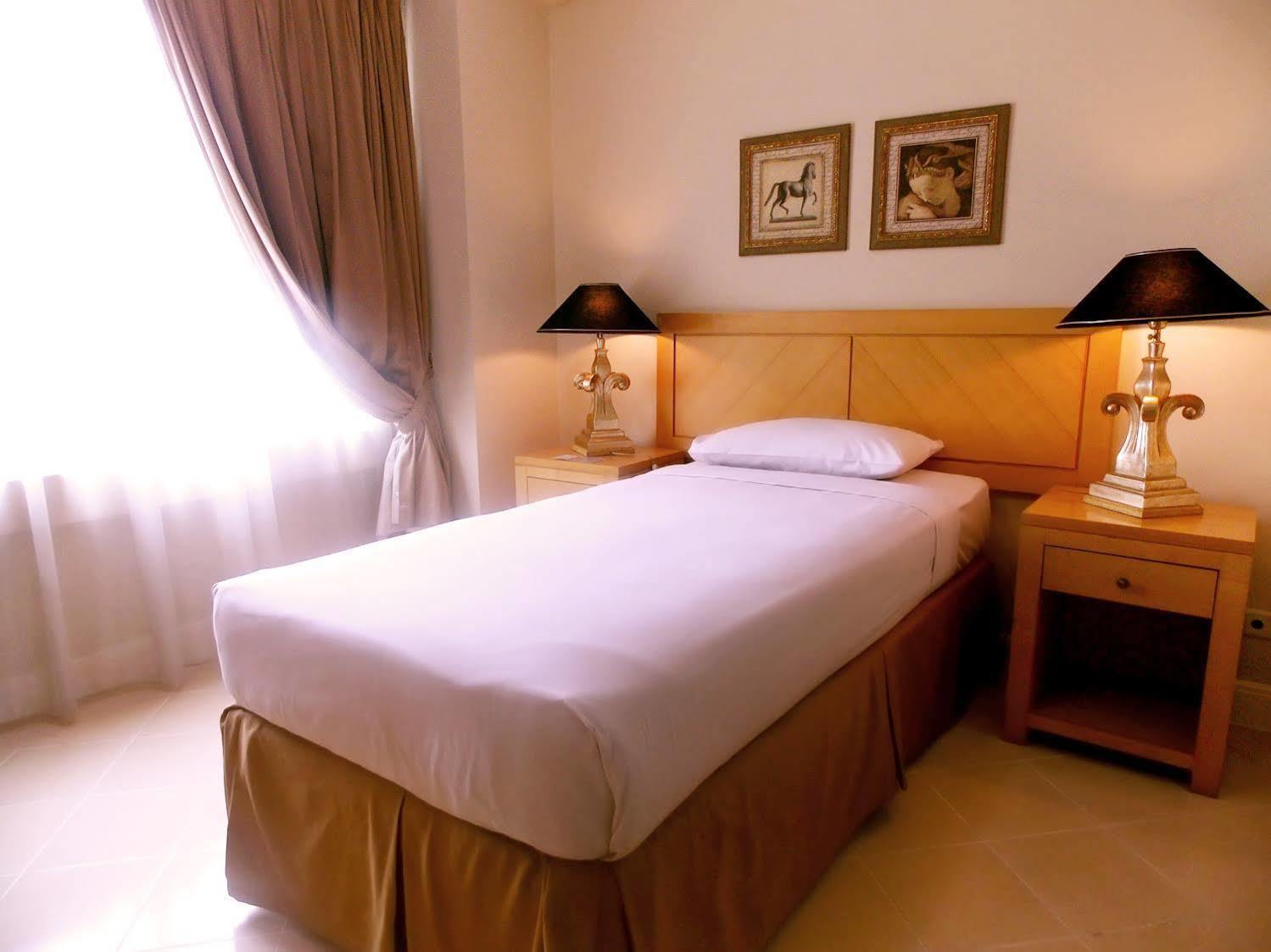 Batavia Hotel & Serviced Apartments Jakarta Exterior foto